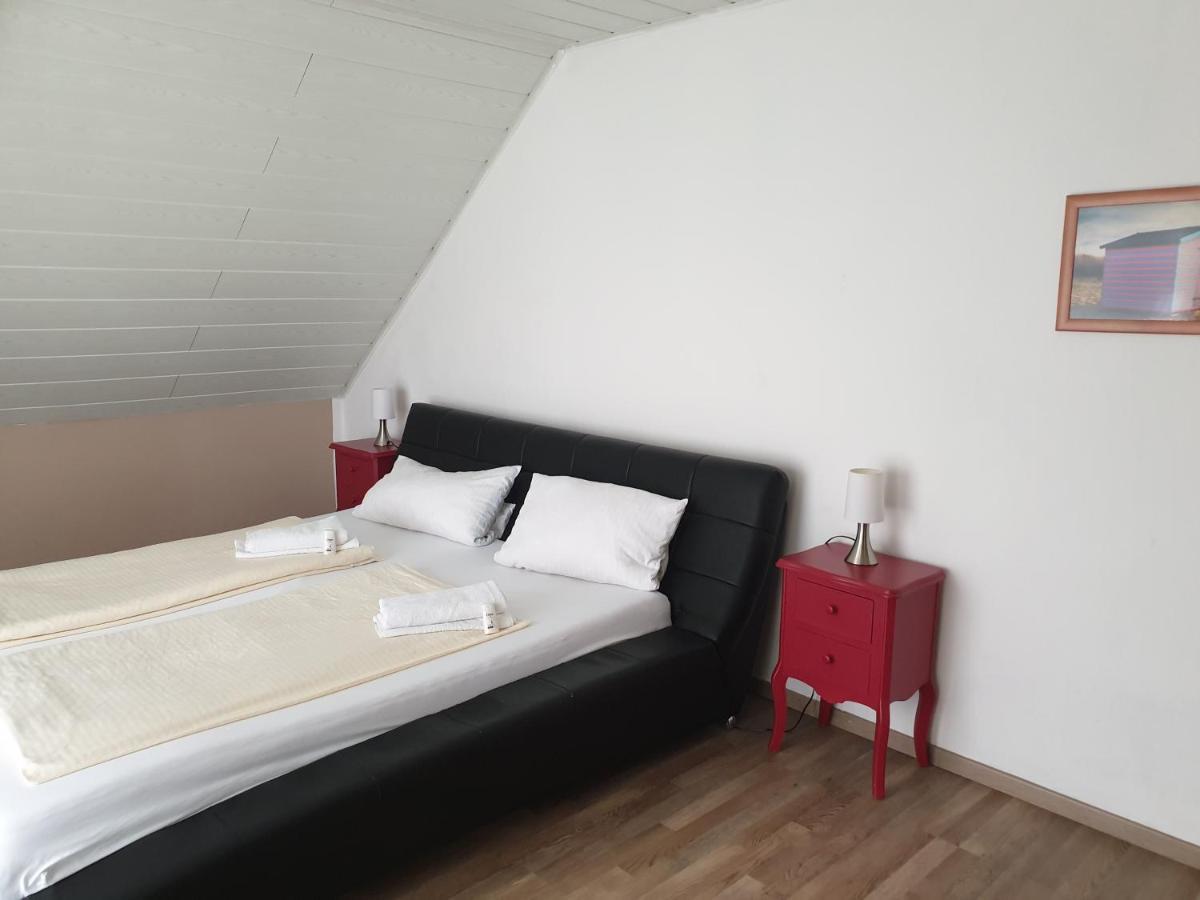 Lindner Ferienwohnungen Und Doppelzimmer Fichtelberg Esterno foto