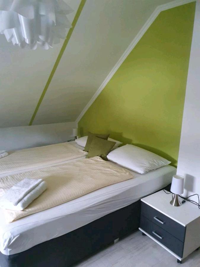 Lindner Ferienwohnungen Und Doppelzimmer Fichtelberg Esterno foto